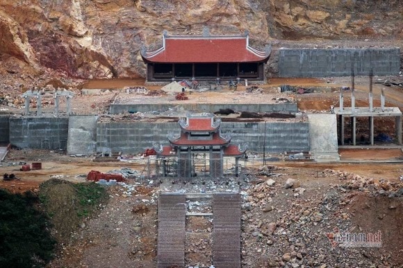 Xẻ núi xây chùa Lũng Cú, Hà Giang ‘tiền trảm hậu tấu’