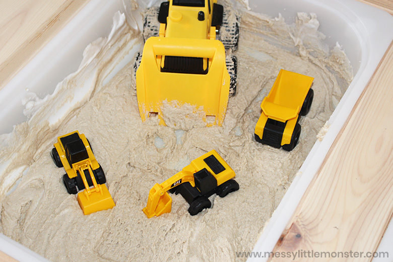 Construction site sensory bin using kinetic sand