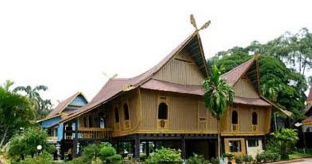 √ Macammacam Rumah Adat Riau berserta Penjelasan dan AsalAsulnya