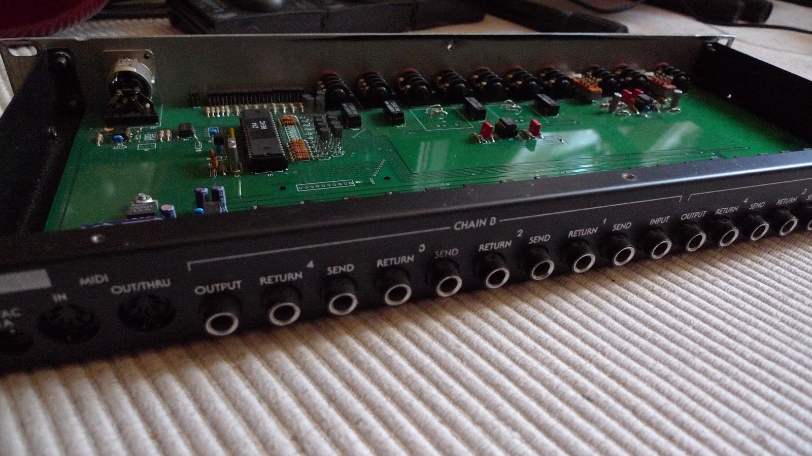718 CUSTOM AUDIO ELECTRONICS RS442 MIDI プログラムスイッチャー