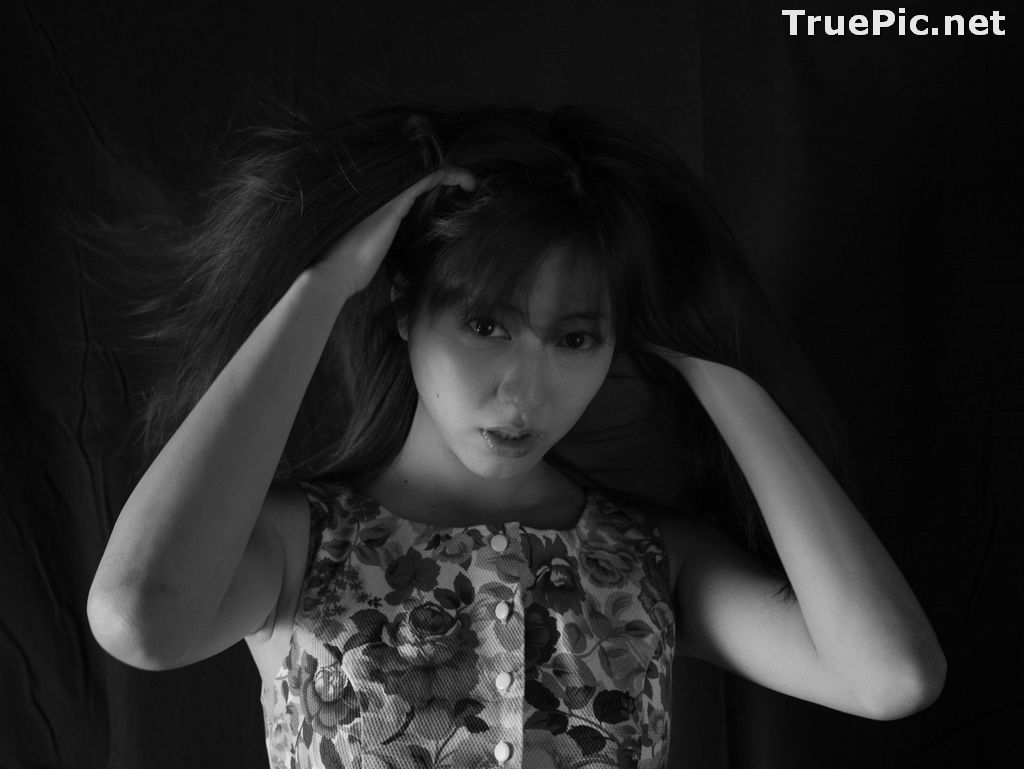 Image Japanese Model and Actress - Yumi Sugimoto - Yumi Mono Chrome - TruePic.net - Picture-12
