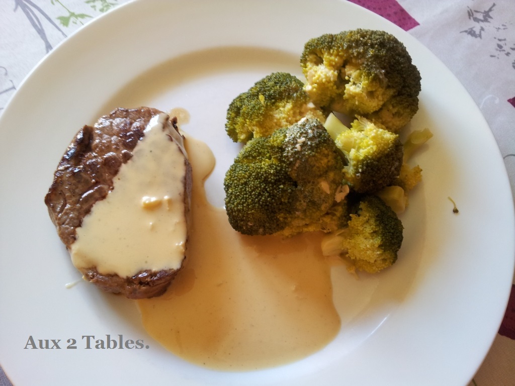 AUX 2 TABLES... Sauce Diane.