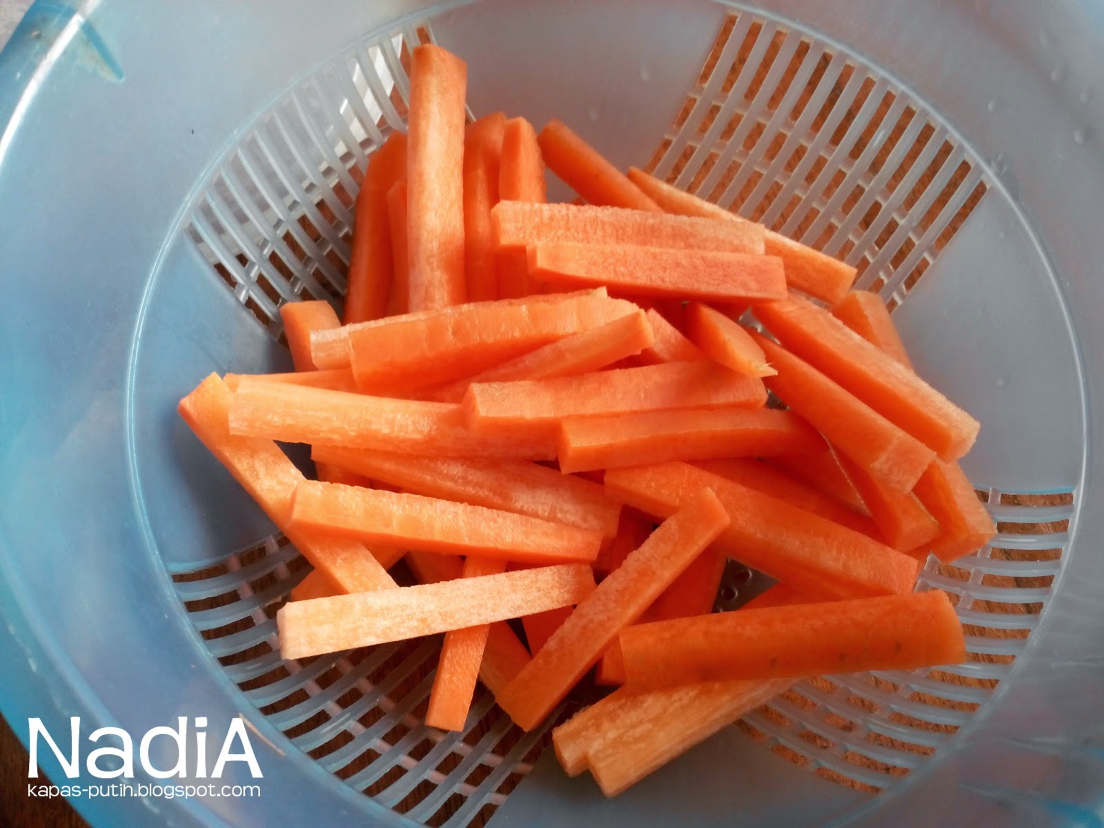 Resepi lobak merah goreng tepung : Carrot fries  Oh my by 