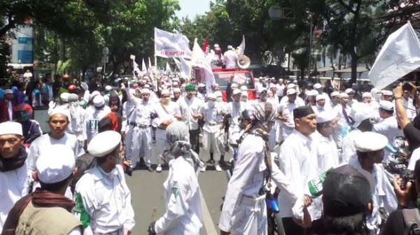 Tak Terdaftar Sebagai Ormas di Kemendagri, FPI Bisa Dibubarkan?