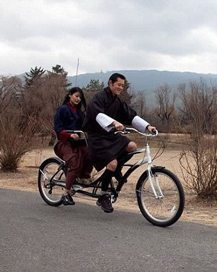 Royal Family Around the World: King Jigme Khesarn of Bhutan and Queen