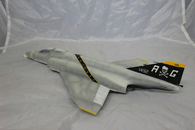 Montage pas à pas du F-4B Phantom II d'eduard au 1/48. F-4B Phantom II,Eduard 1/48, La réalisation de la décoration.