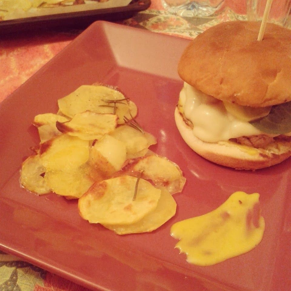 cheeseburger homemade con sfoglie di patate.