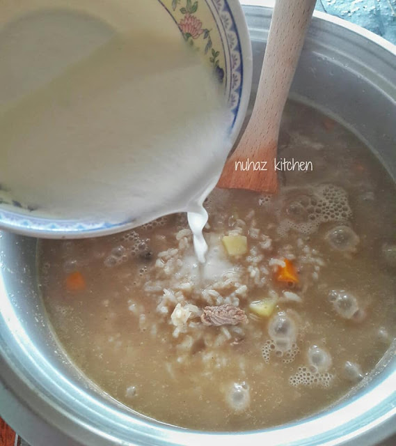 Resepi Bubur Lambuk Guna Rice Cooker. Banyak Versi Tapi Yang Ni Versi