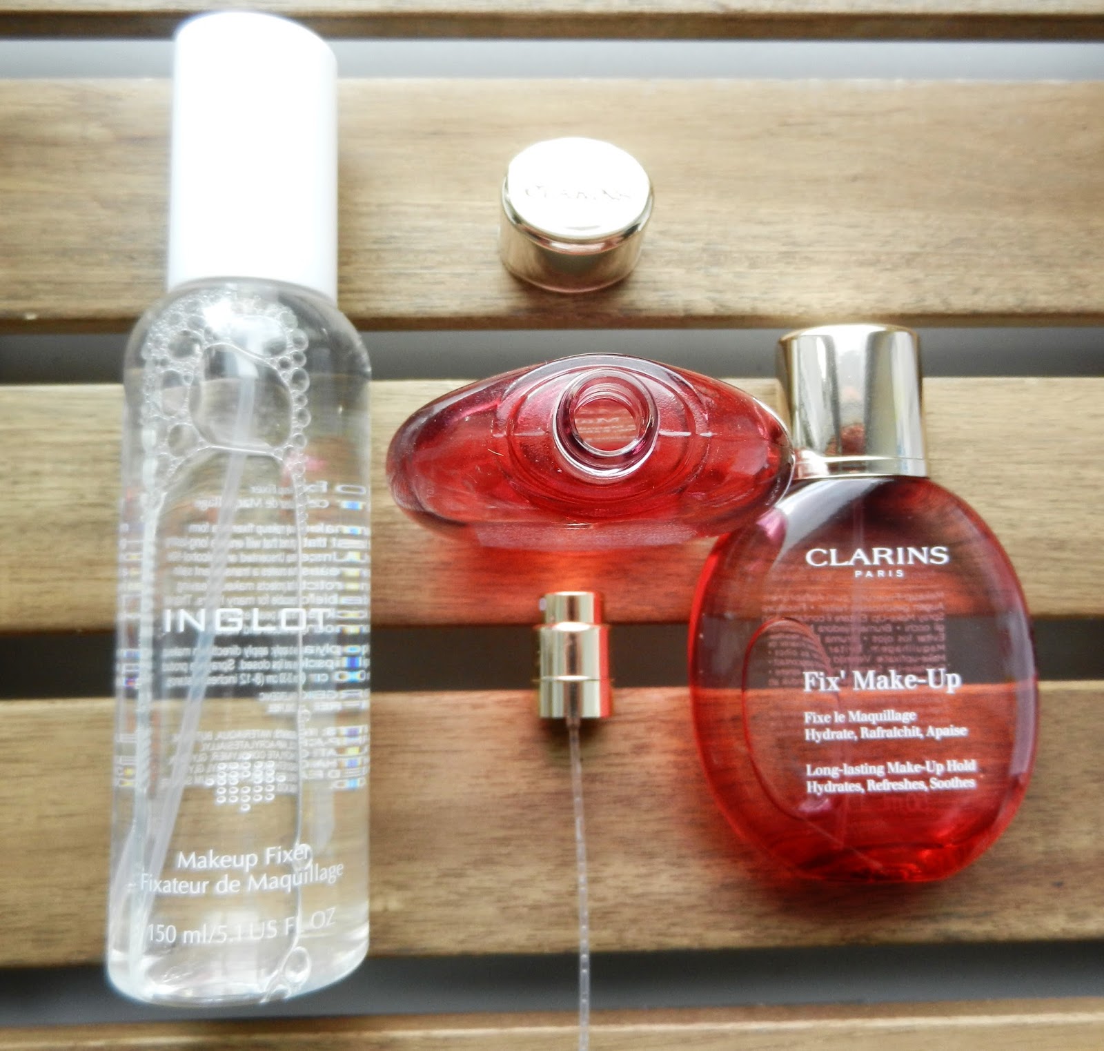 Clarins фиксатор для макияжа fix' make-up 50 мл. Clarins fix make up. Закрепитель макияжа кларанс. Кларанс фиксатор для макияжа лимитка. Фиксатор макияжа "fix make-up" 75 мл.