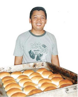 Kisah Mistar, Mantan TKI yang Sukses Jualan Roti Kisah Mistar, Mantan TKI yang Sukses Jualan Roti