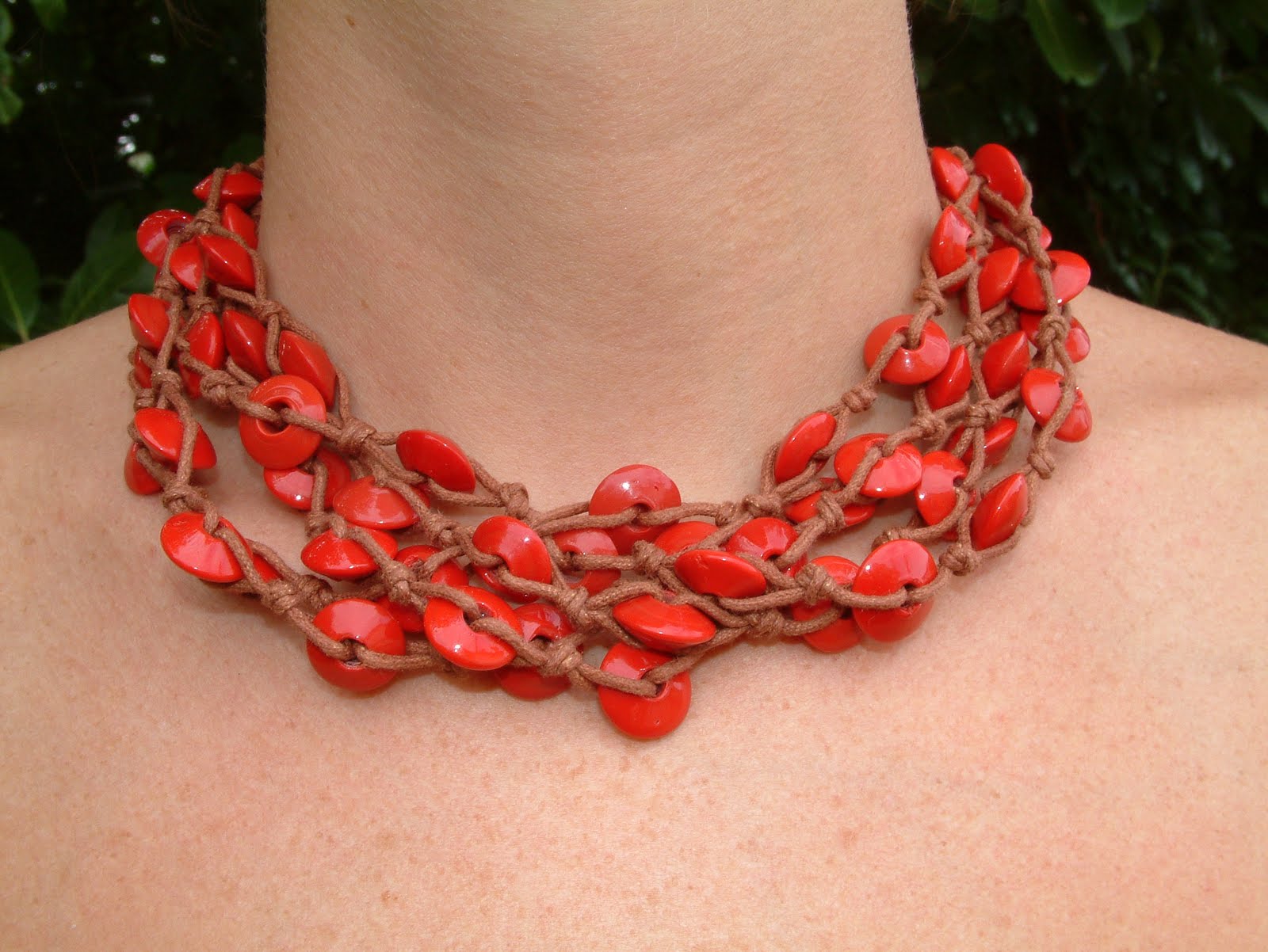 Lili petit pois Cailloux, choux, genoux, hiboux, joujoux, poux et BIJOUX