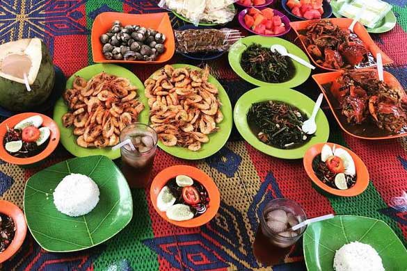 4 Restoran Terapung di Percut Sei Tuan, Cuma 2 Jam dari ...