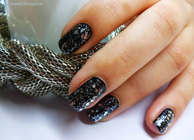 http://tiamels.blogspot.de/2013/05/nails-glamorous-finish-glitter-top-coat.html 