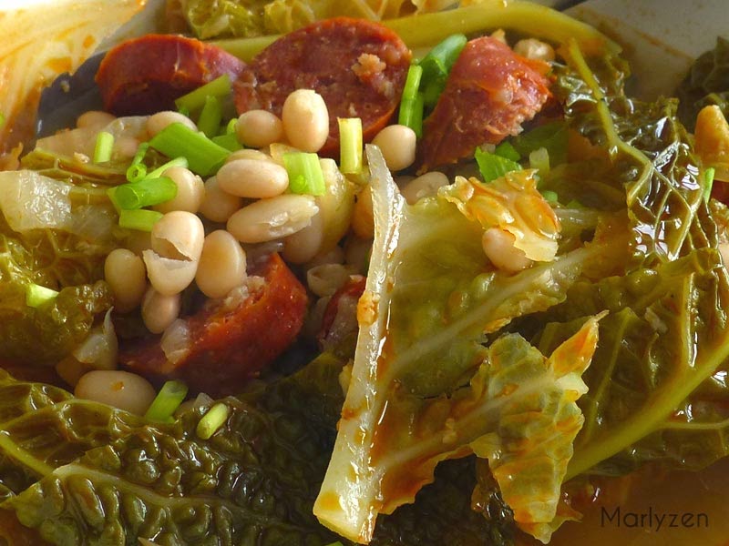 Soupe au chou frisé, haricots et chorizo.