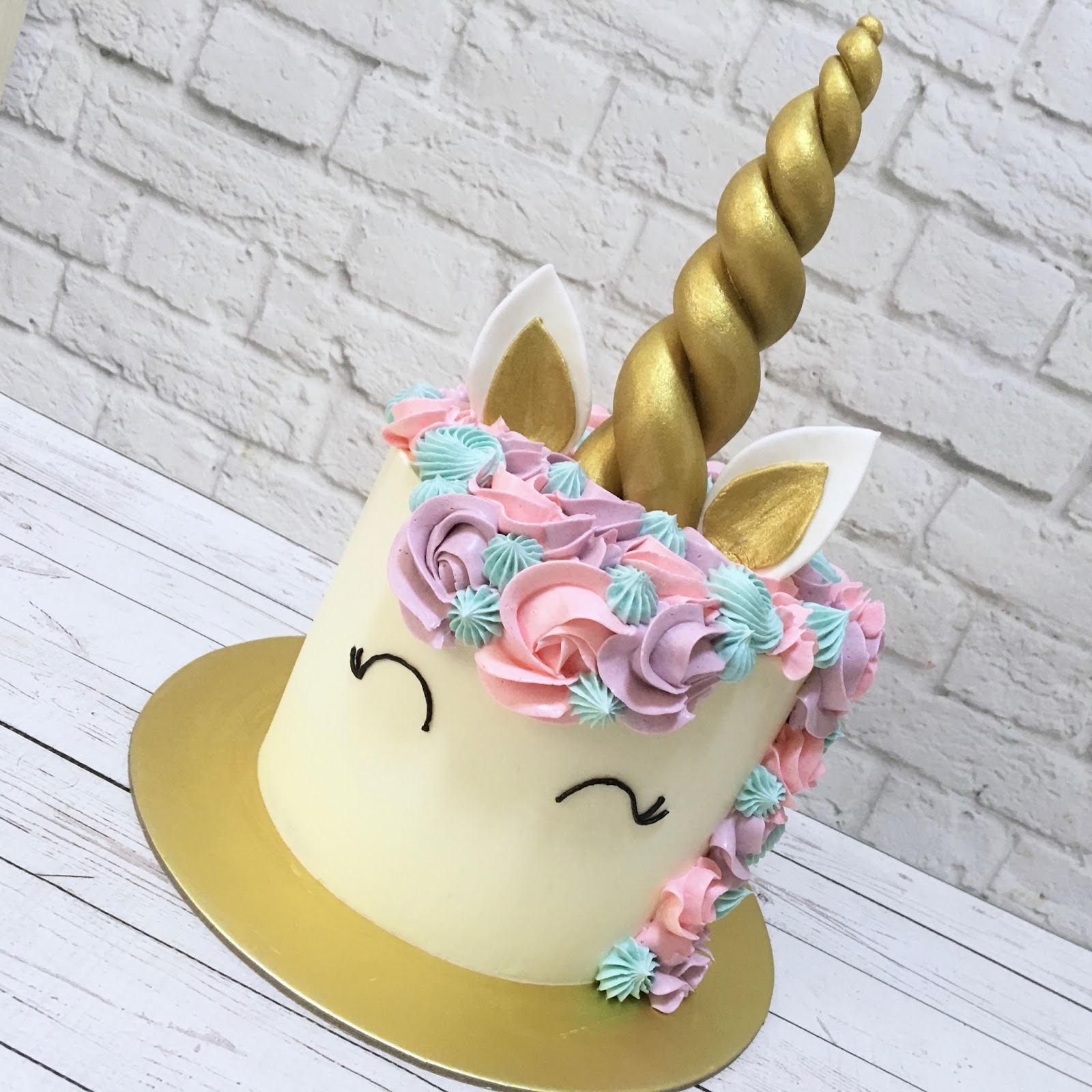 fantasy unicorn cake.