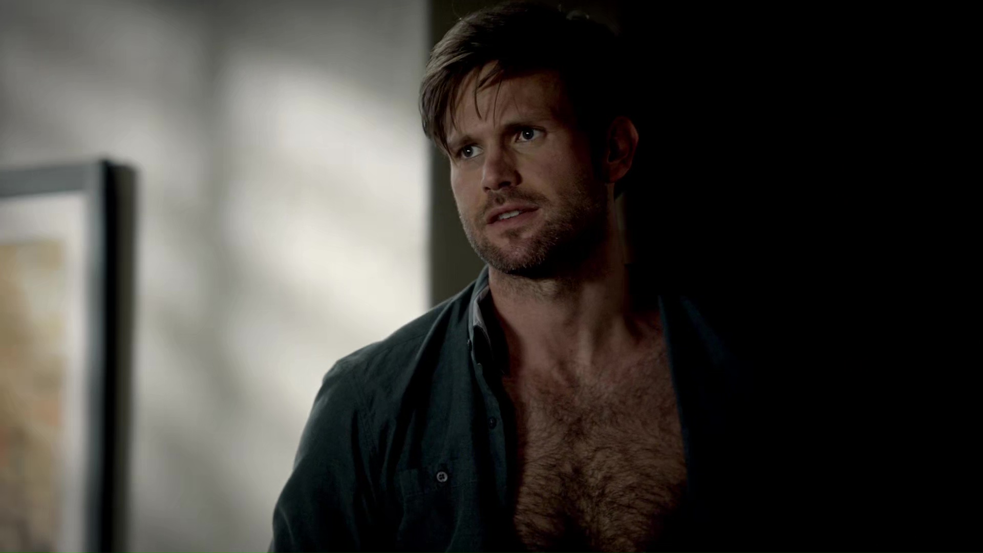 ausCAPS: Matthew Davis shirtless in The Vampire Diaries 3-02 "The Hybrid"