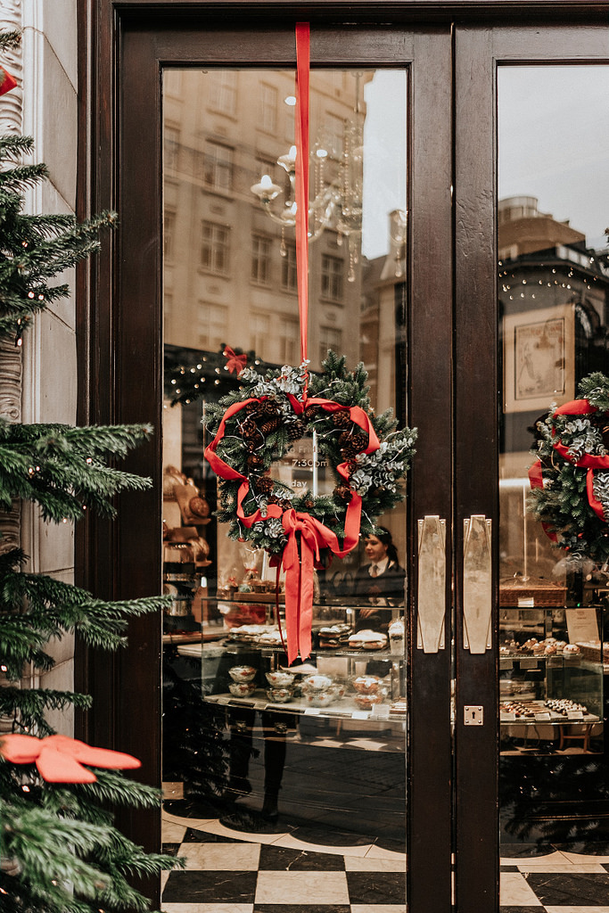 Weekday Wanderlust: Christmastime in London