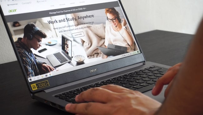The 14-inch FHD IPS display of this laptop.