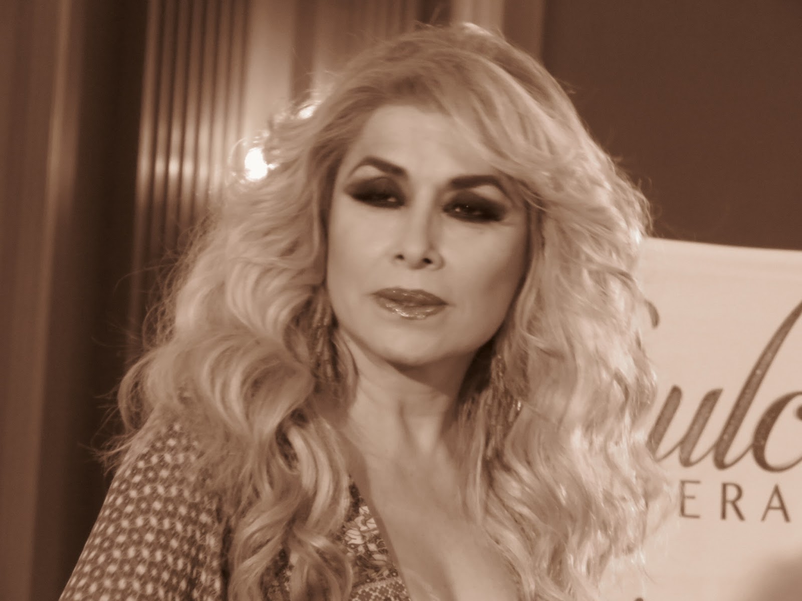 NOTIenformas DULCE, CANTANTE QUE INTERPRETA ENTERA