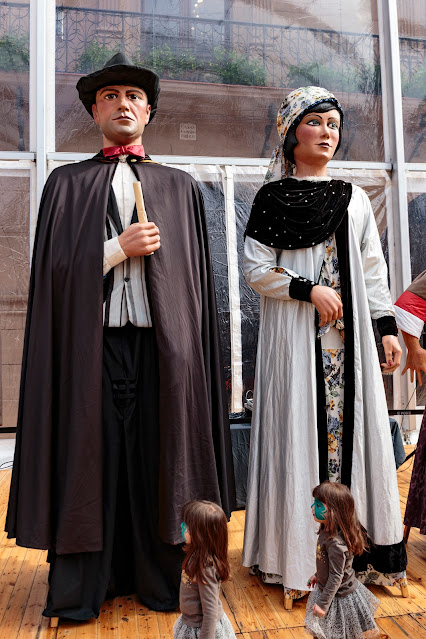 Шествие Гигантов в Испанской деревне, Барселона (Diada Gegants Poble Espanyol Barcelona)