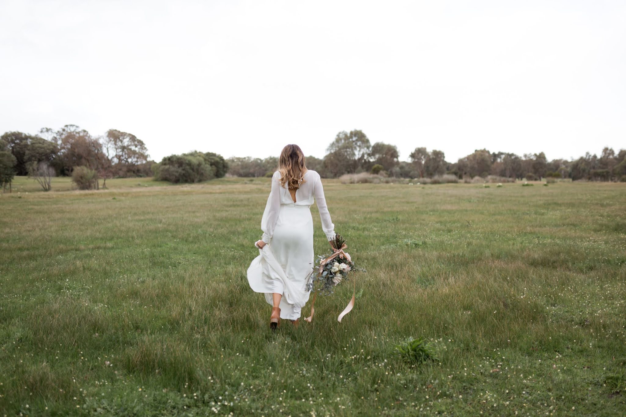to the aisle australia | fleur de lys modern romantic bridal editorial kath young photography yallingup wa perth weddings bridal gowns florals bouquet styling tablescape blush pink palette