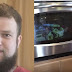 Homem tenta zerar Halo antes que o forno derreta a sua televisão
