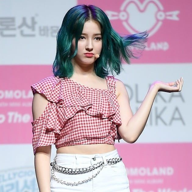 clip nancy lộ ngực 16