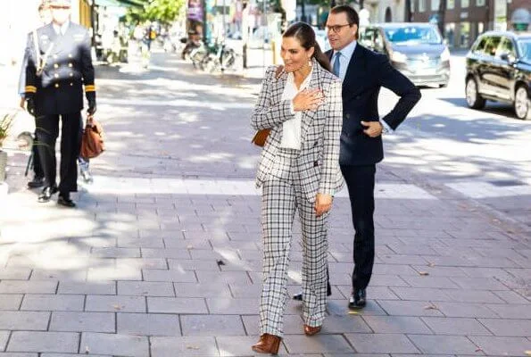 By Malina Karah blazer and Rosetta pants, Ralph Lauren addington boots, Cravingfor jewellery baroque pearl earrings, Little Liffner bag