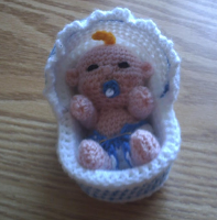 PATRON GRATIS BEBE EN LA CUNA AMIGURUMI 1299