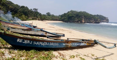 Lokasi Pantai Pasir Panjang masih dalam satu area dengan Pantai Ngliyep Pantai Pasir Panjang Ngliyep, Malang
