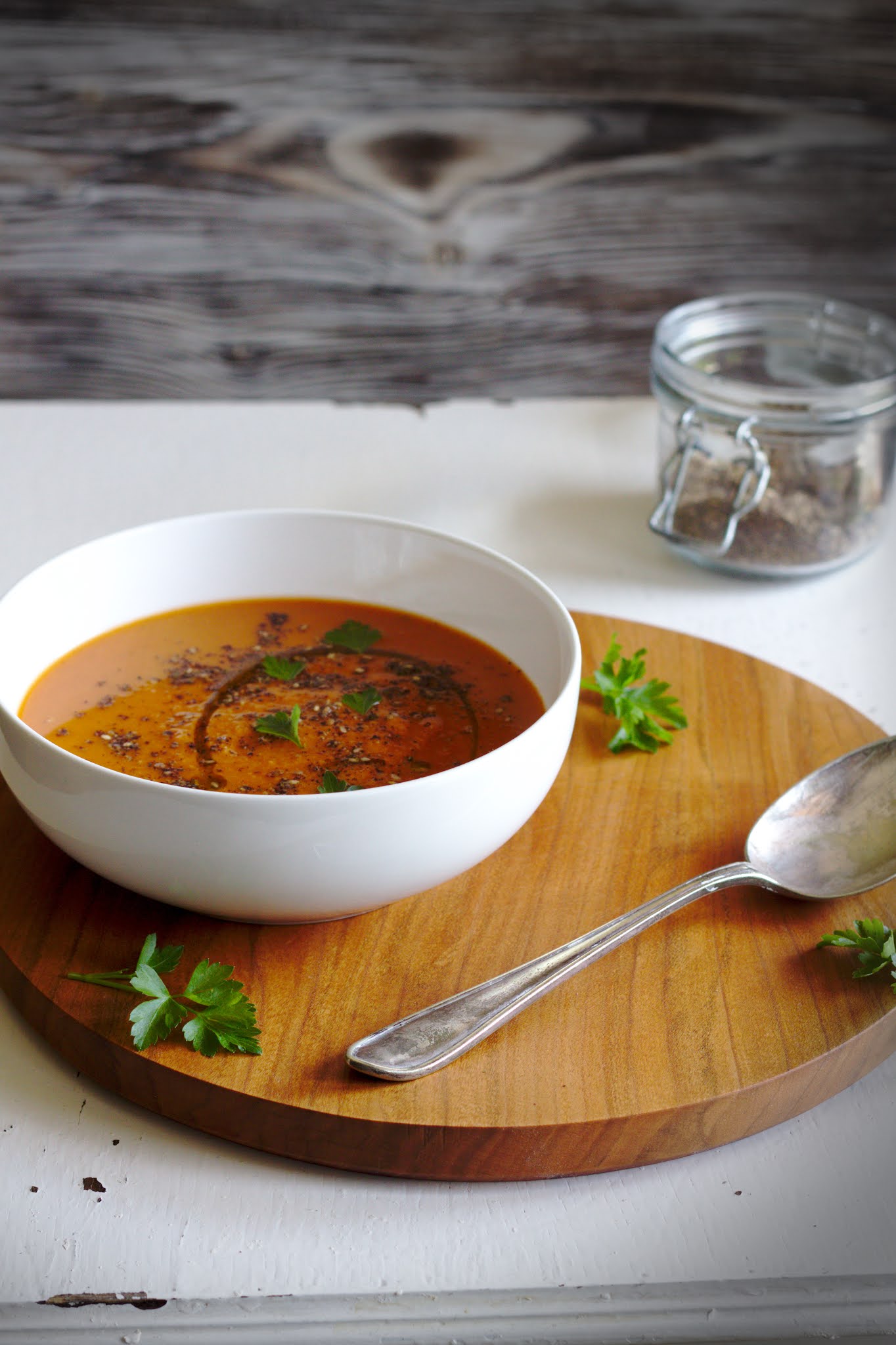 Tomato, za'atar and red lentil soup // Soupe à la tomate, au za'atar et