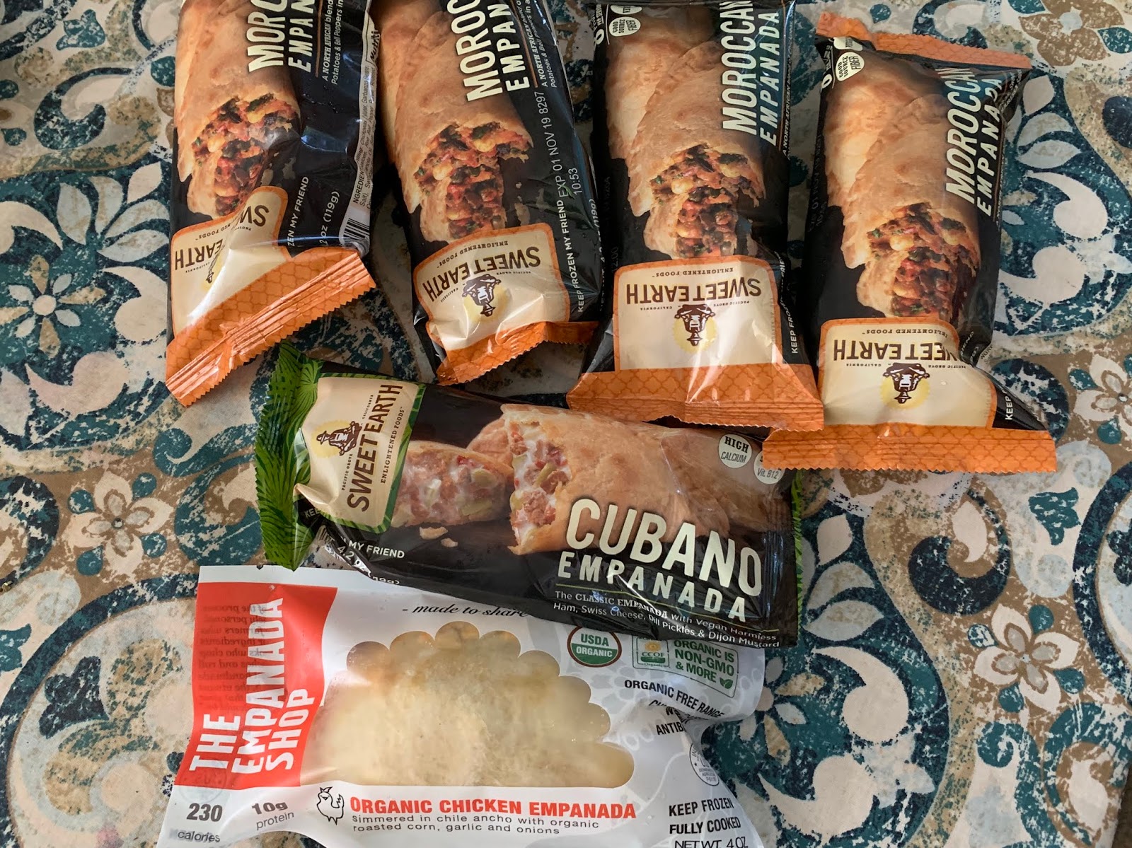 The Vegan Mouse Frozen empanadas and veggie pasta dinner.