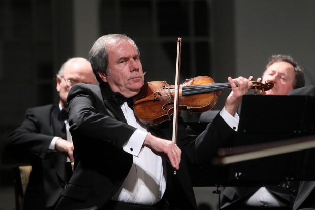 El Mirador Nocturno János Rolla