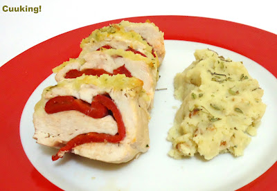  Rulo de pollo y pimiento con crujiente de parmesano 