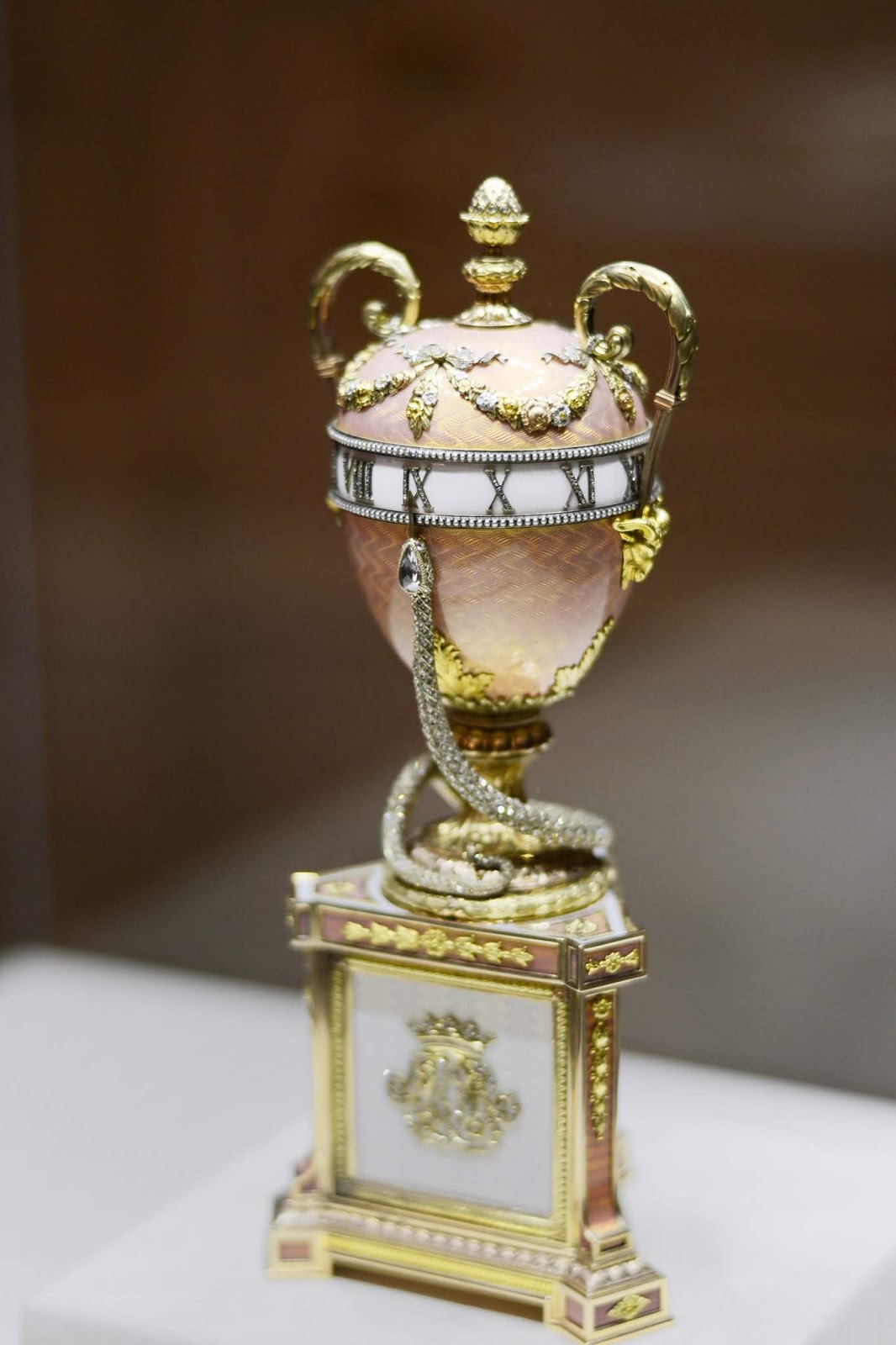 Pocztówka z Petersburga – białe noce, zwodzone mosty i błękit, Petersburg, Rosja, białe noce, Muzeum Faberge Faberge, jaja Faberge