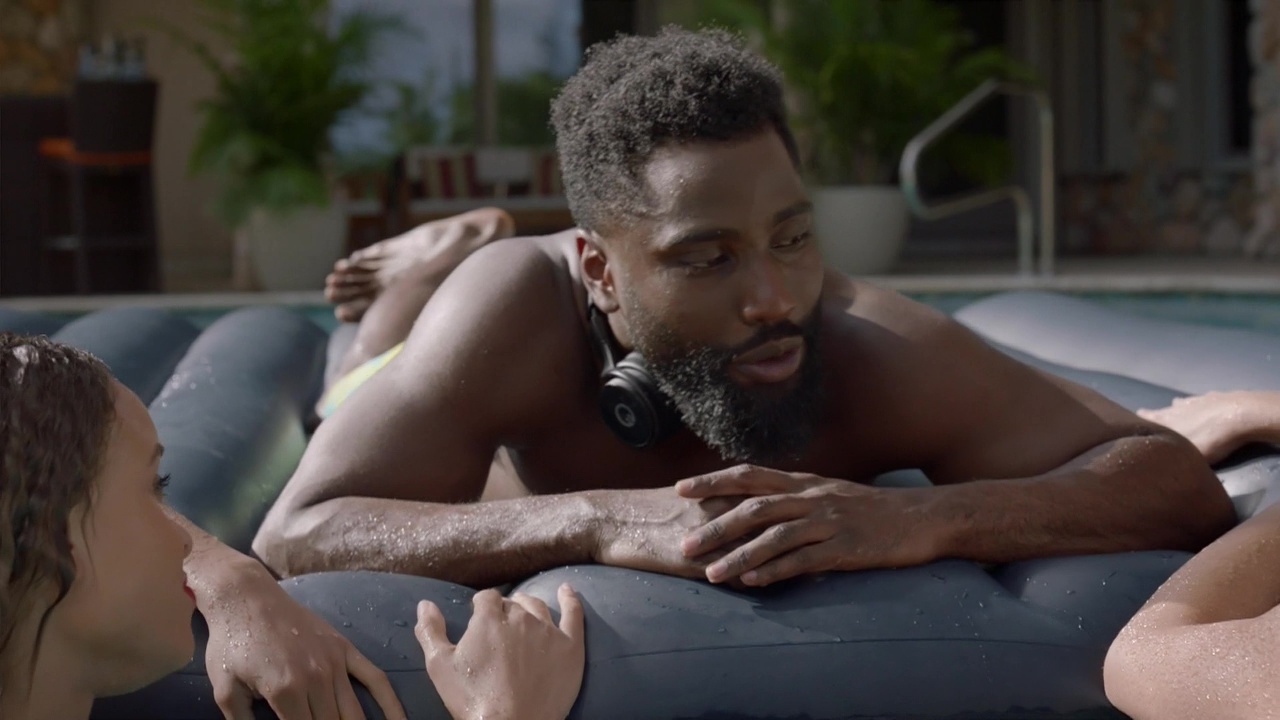 John David Washington shirtless in Ballers 2-06 "Saturdaze" .