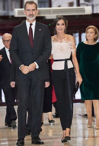 Queen Letizia wore The 2nd Skin Co. strapless neckline top and straight trousers, Prada black leather pumps, black diamond earrings