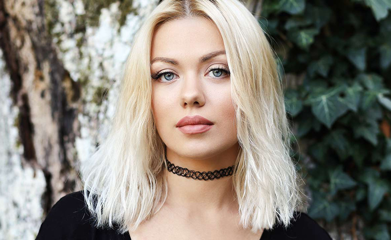 12 Best '90s Makeup Looks We Love 12 Best '90s Makeup Looks We Love
