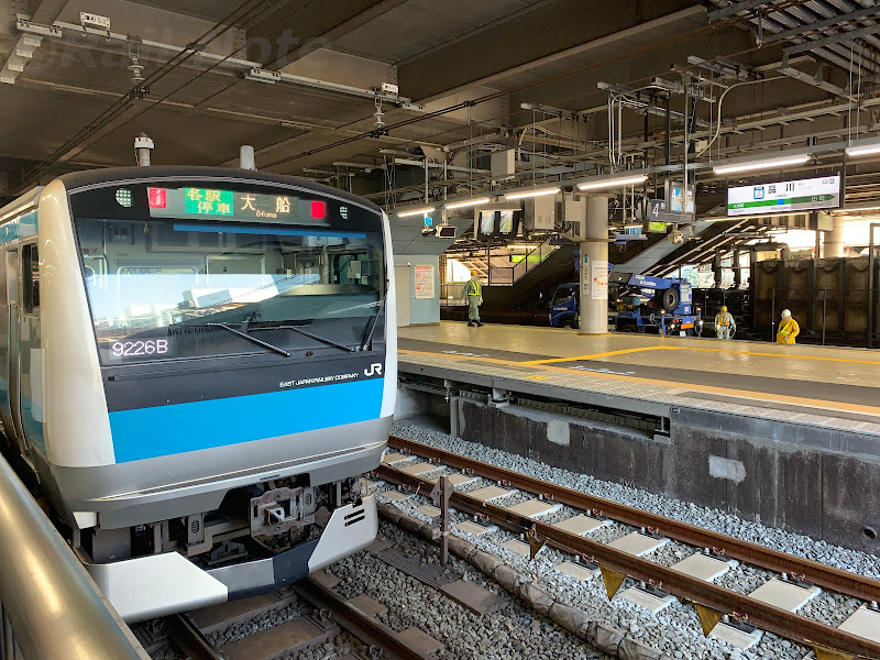 横で工事の進む京浜東北線品川駅