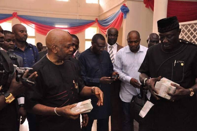 RECESSION or no RECESSION.. Just pray that this Man attends your Wedding......See Igbo Billionaire Arthur Eze in Action (Photos)