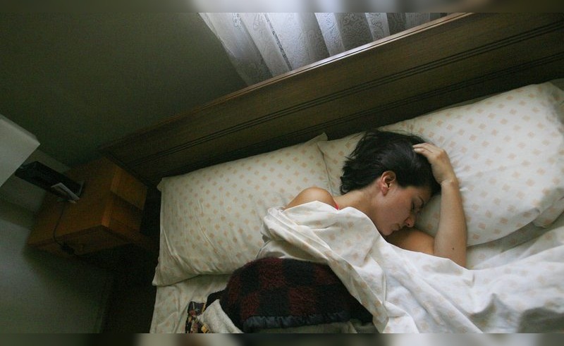Cinco tips para conciliar el sueño en las noches calurosas