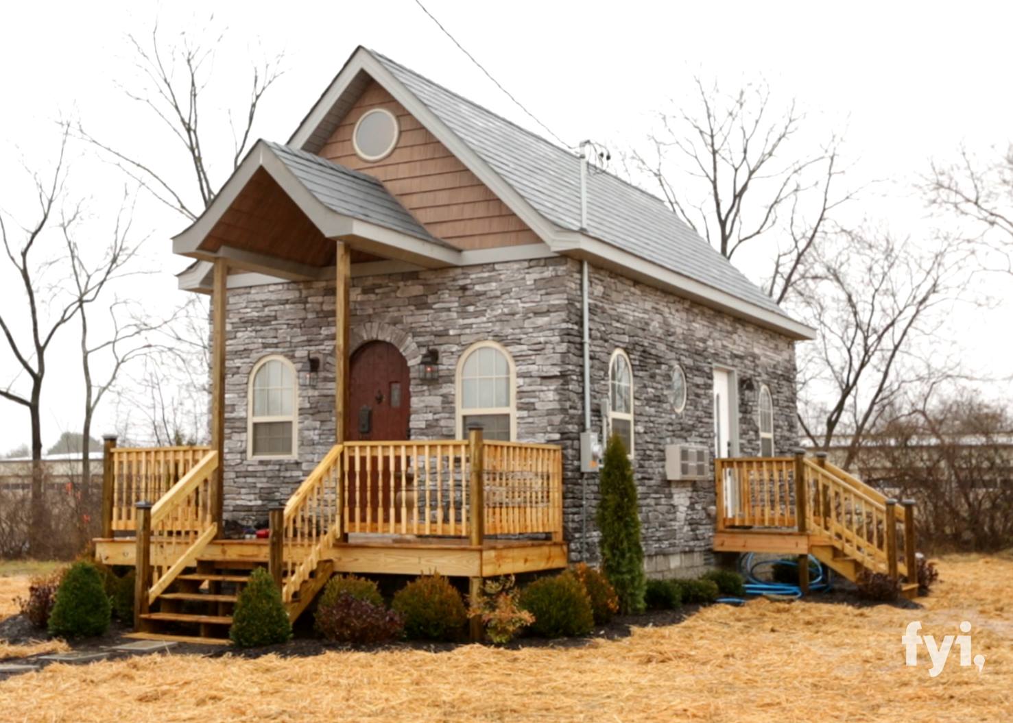 TINY HOUSE TOWN: Gothic Castle House (480 Sq Ft)