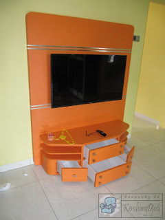 Kitchen Set Dan Rak TV Warna Oranye  - Furniture Semarang