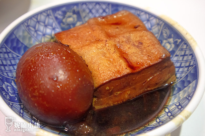 【華西街夜市美食】小王煮瓜。必比登!網評盛讚『黑金滷肉飯』 【華西街夜市美食】小王煮瓜。必比登!網評盛讚『黑金滷肉飯』