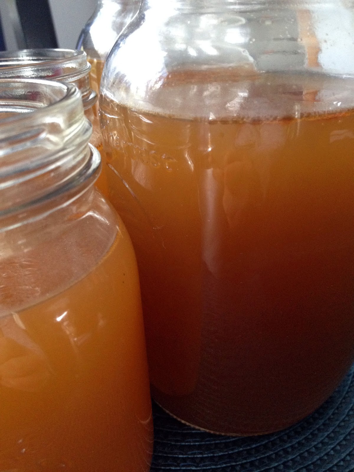 Ces temps ci en cuisine Bouillon de poulet