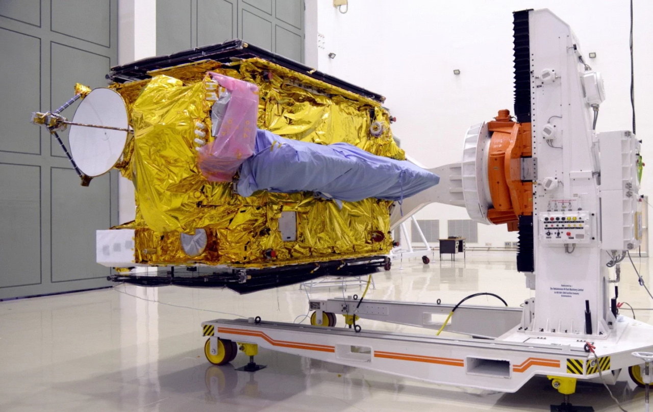 Mechanical Minds KNOW WHY SATELLITES ARE WRAPPED IN GOLD COLOURED FOIL