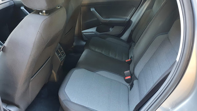 Volkswagen Nivus Comfortline - interior - espaço traseiro