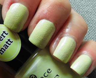 essence-love-and-sound-limited-edition-04-feel-the-vibe-texture-polish-swatch-picture