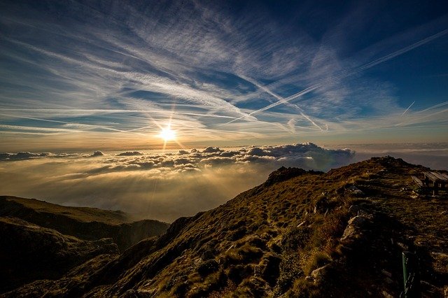 cielo y montañas