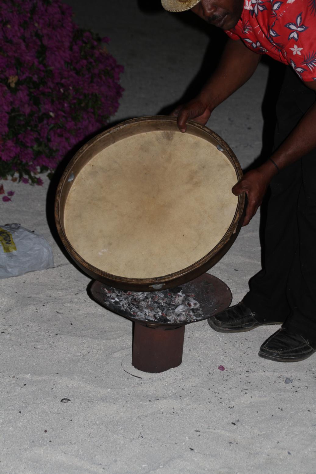 Voyages et Expériences : Rodrigues: La ravanne & instruments du sega ...